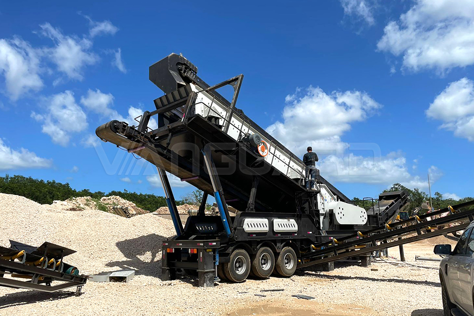 100 T/H River Stone Mobile Crushing Plant Production Line in South America